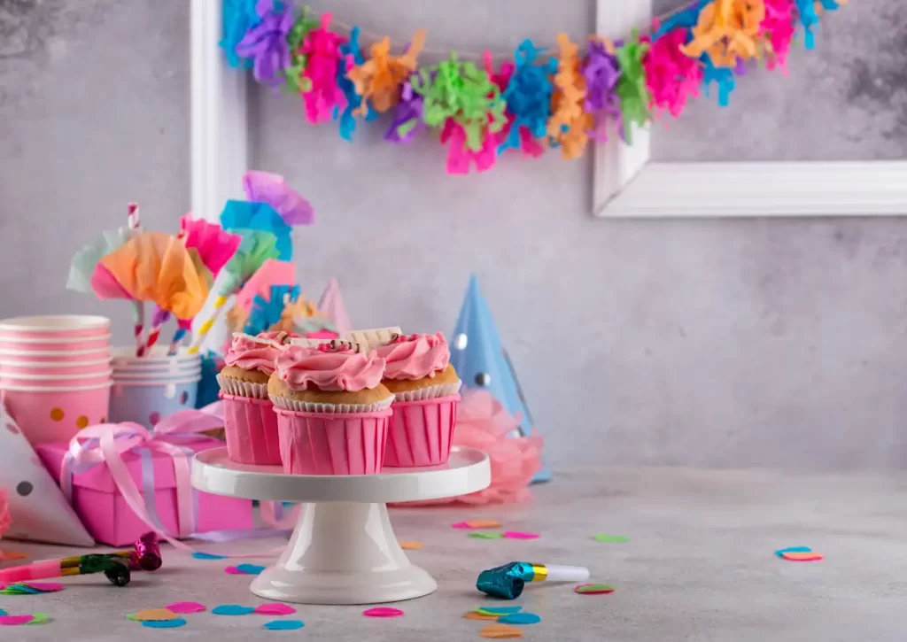 Décoration de fête d'anniversaire colorée